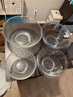 Pyrex bowls
