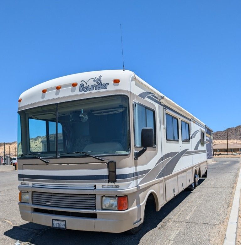 1999 Fleetwood Bounder