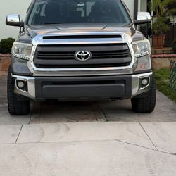 Toyota Tundra 2015 Título Limpio 