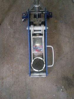 Pittsburgh low profile 1.5 ton aluminum jack