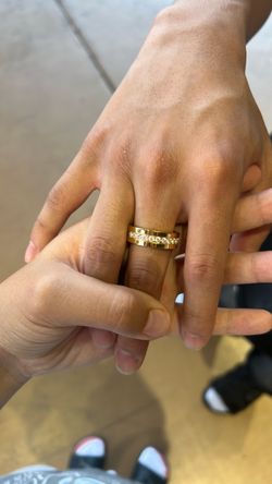 Gold diamond ring