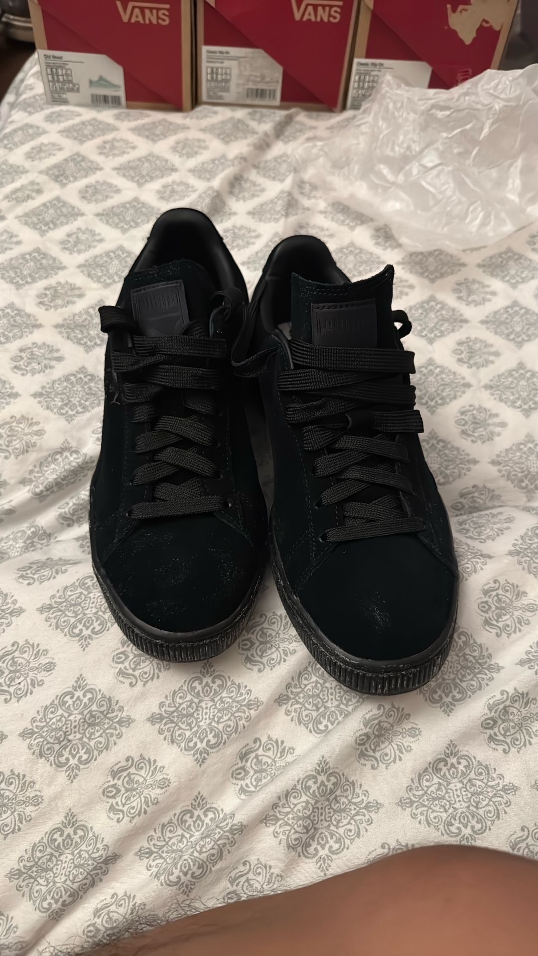 Pumas Black Suede