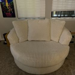 Lindyn Oversized Swivel Chair 