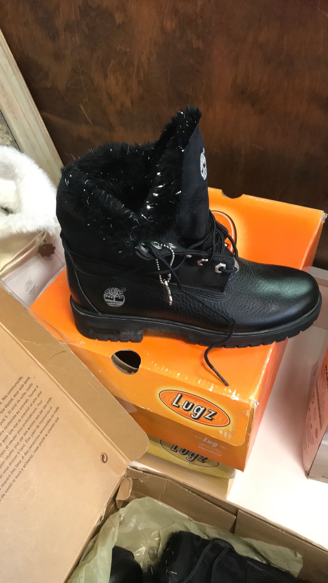 Timberland Brand New Size 6M Black Or White 9 1/2 M