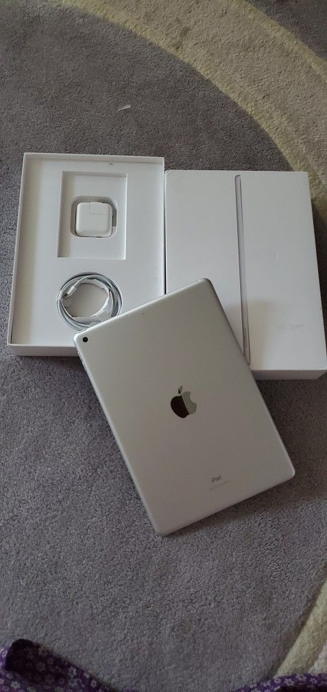 IPad 7th Generation Wifi + Cellular Unlocked