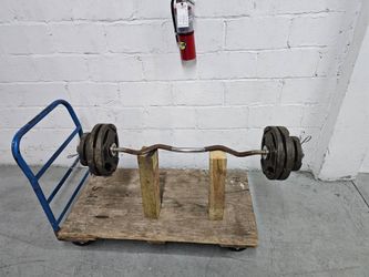 EZ Curl Barbell with RUBBER COATED Weight Plates 60 Pounds&Libras. Miami Brickell 33130. Deliveryfee

Steel EZ curl barbell has significant surface ru