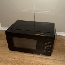 Mainstays 0.7 Cubic Ft Countertop Microwave 