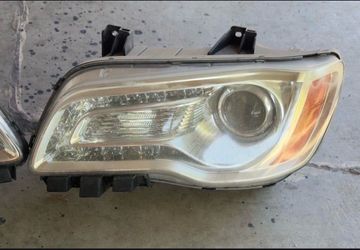 Chrysler 300 Headlight