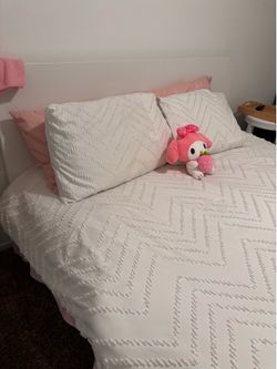 White Queen bed with 10 inch hybrid mattress included