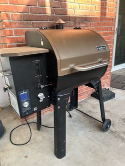 Camp Chef Wood Pellet Grill Smoker 575 sq. in. with LCD Screen Meat Probe 500°F Max