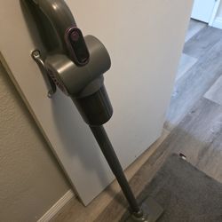 Cordless vacuum