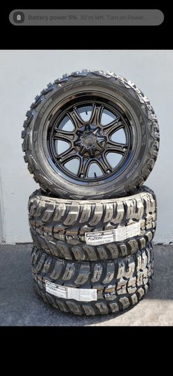 20" Fuel rims w/ 33x12.50R20 tires
