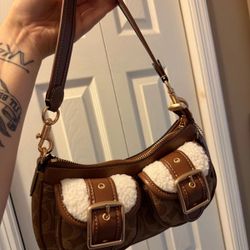 Coach Ashton Baguette Bag In Signature Canvas Tan/Natural CY658