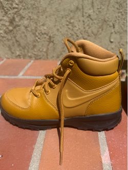 Kids 1yr nike rugged sneaker