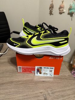 Size 7Y / 8.5 womens - Nike Cosmic Runner (GS) Running Shoes Black/ Bolt