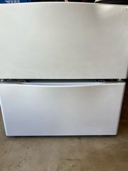 2 LG WASHER and DRYER Laundry Pedestal WDP4W white