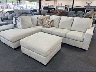 L Shape Sectional. 🚚WE DELIVER🚚