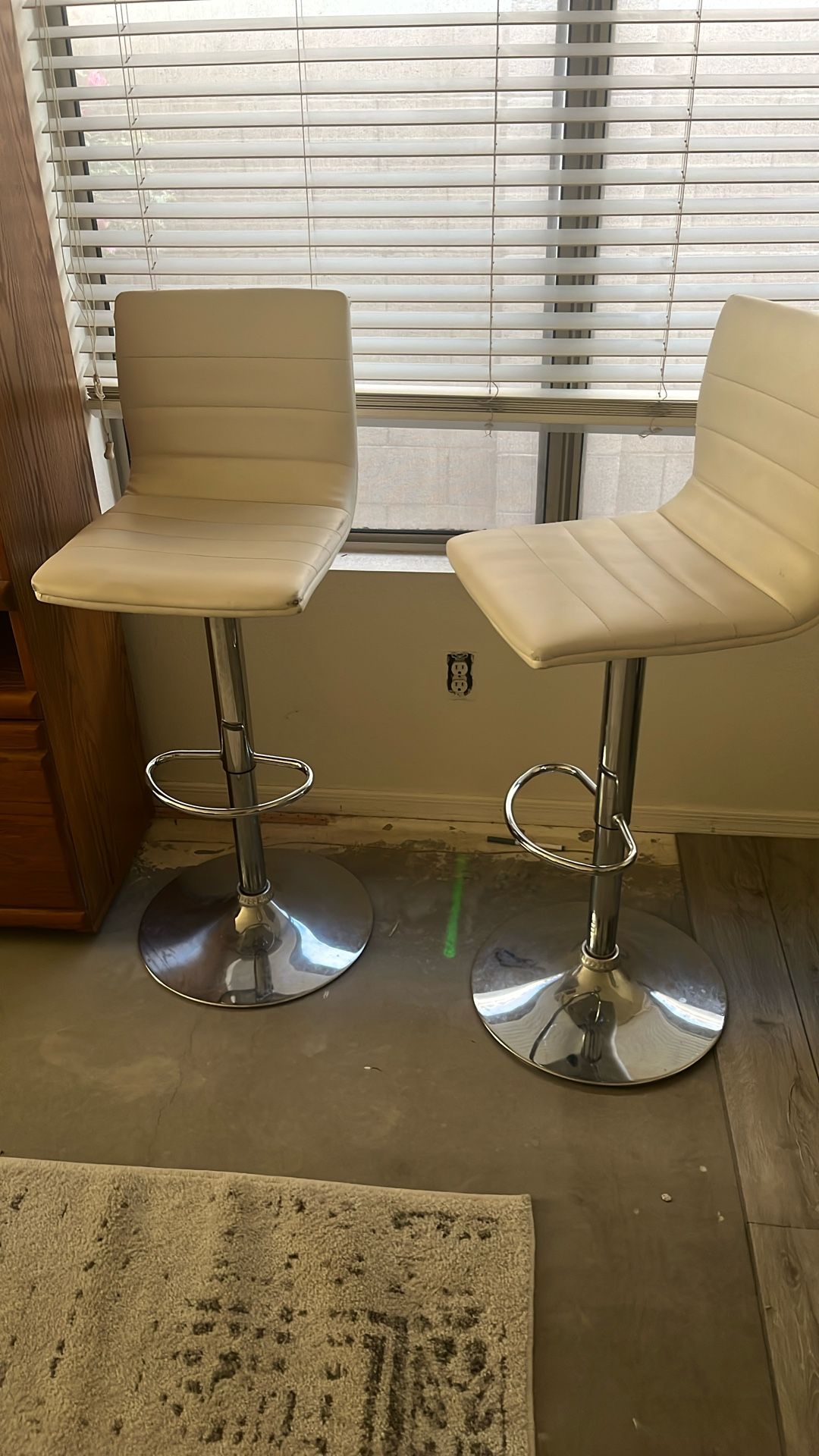 2 Bar Stools