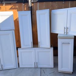 📦 Kitchen Cabinets for Sale – Good Condition, Solid Wood