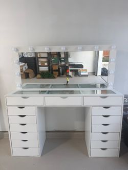 Makeup Vanity with LED Lighted Mirror