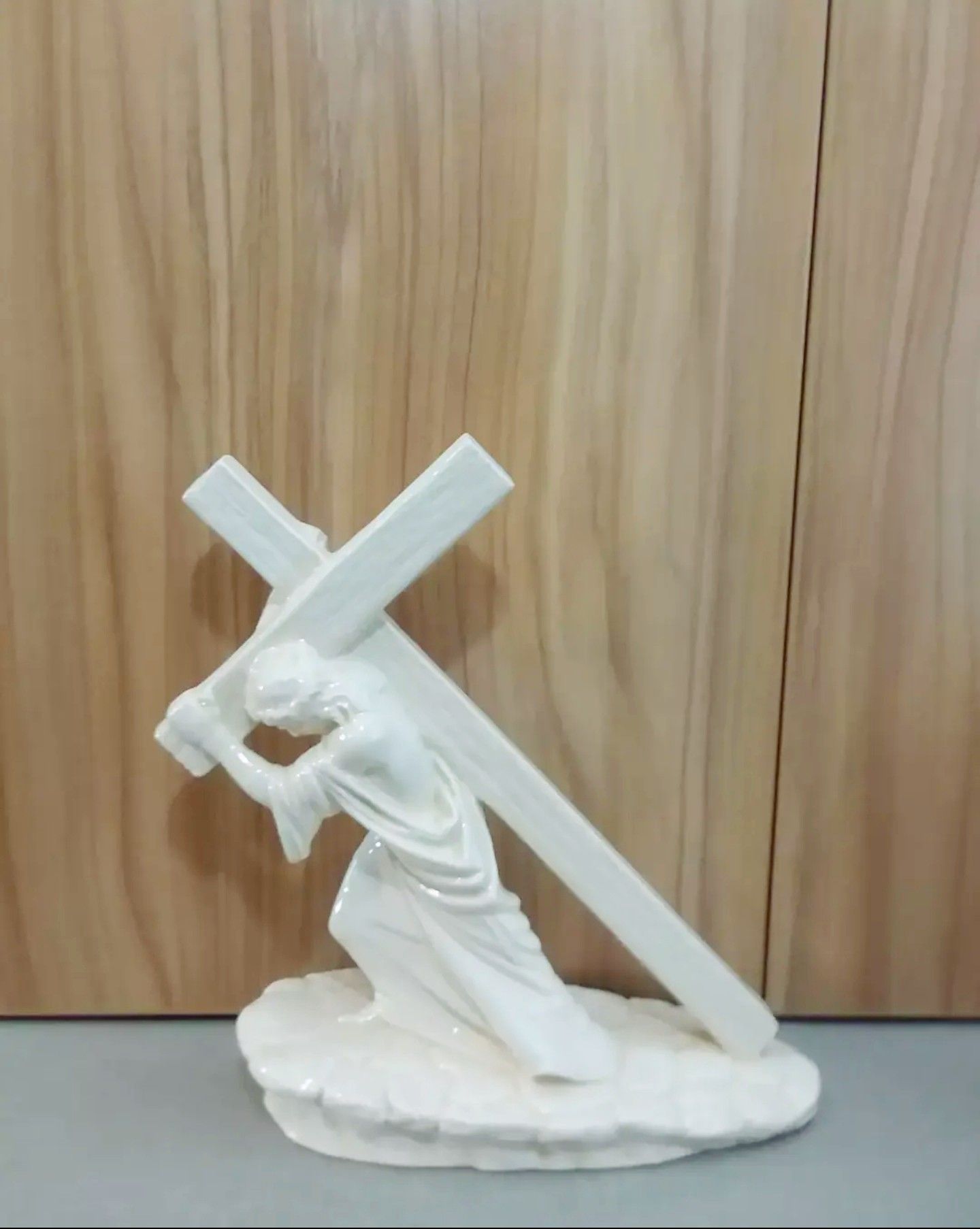 Vintage Lusterware Jesus Carrying Cross Sculpture/Statue