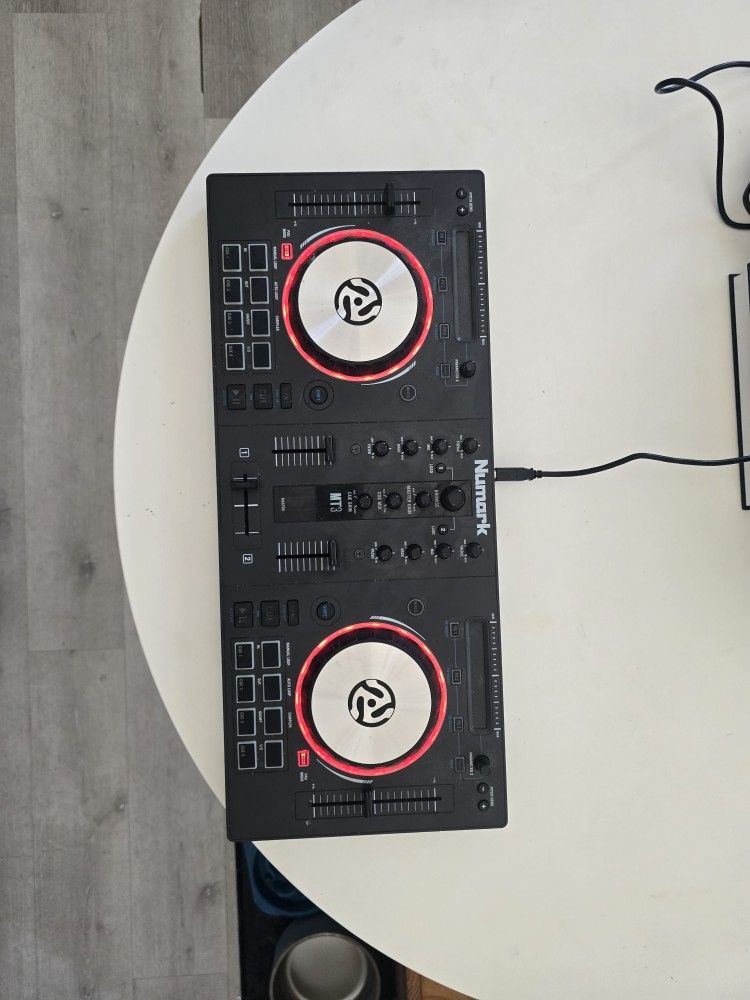 Numark MT3 DJ Controller