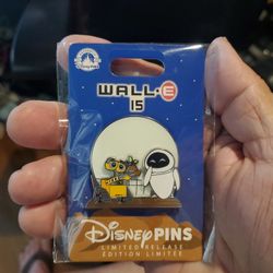 Disney LIMITED RELEASE EDITION  WALLe And  Eve  Wally Pins Pin 15th Anniversary 