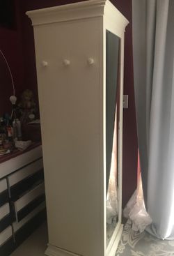 Spin around mirror with storage