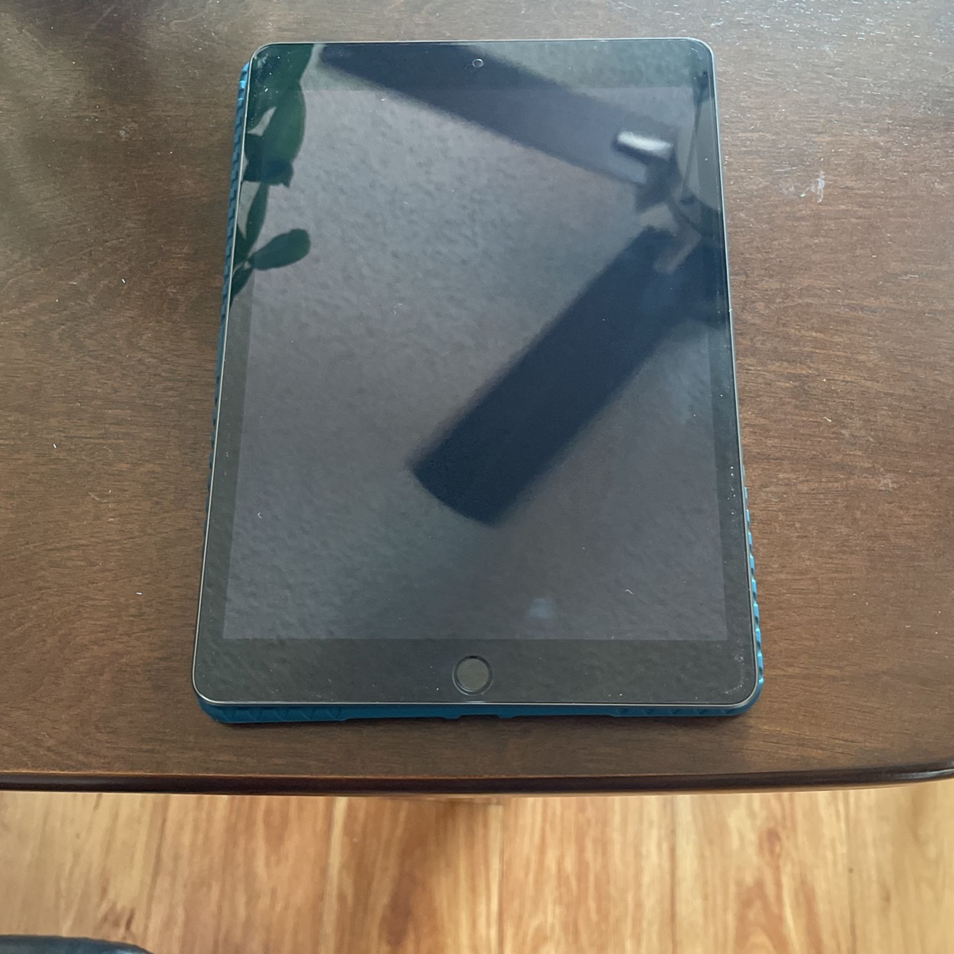 iPad 9th Generation 64GB Like New For 250$OBO