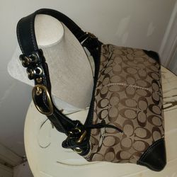 COACH HOBO  BAG  great Cond . Strap  Is Hefty