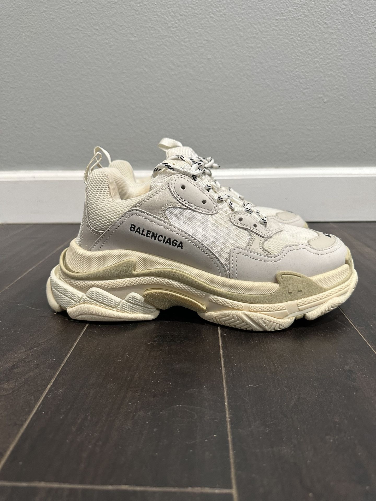 Balenciaga triple s size 9 hot sale