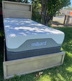 Beutiful twin bed with good mattress set