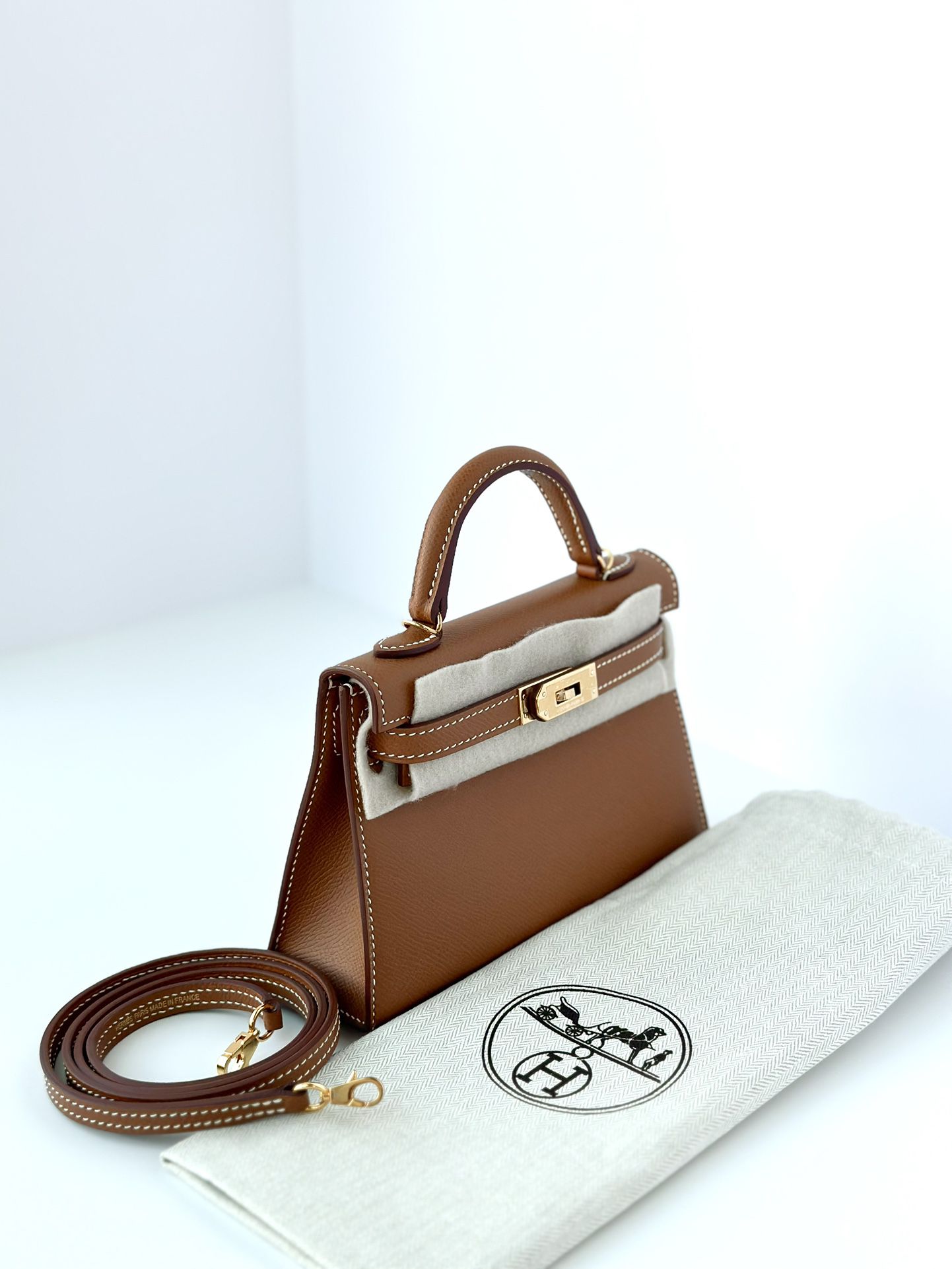 Birkin Leather bag (Gucci, Prada, Louis Vuitton, Chanel) for Sale in  Houston, TX - OfferUp