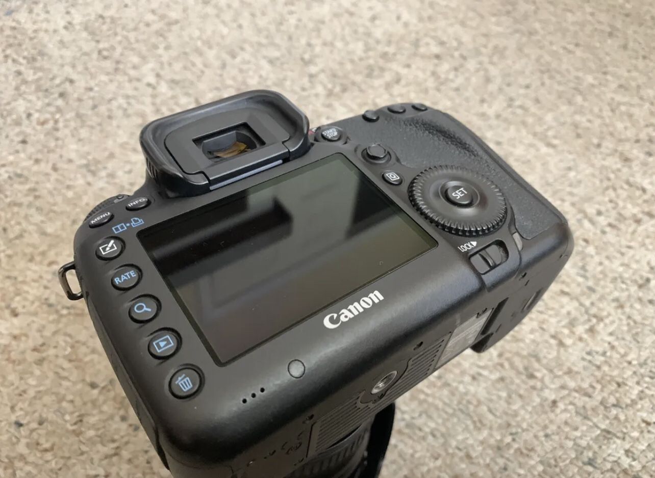 Canon EOS 5D Mark III EF 24-105mm f/4L IS II USM Lens Kit - Black 