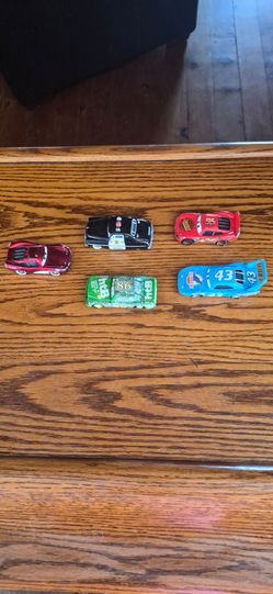 PIXAR CARS LOT OF 5.   ☀️☀️☀️☀️💥💥💥💥