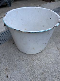Enamel 2.5 Gallon Pail
