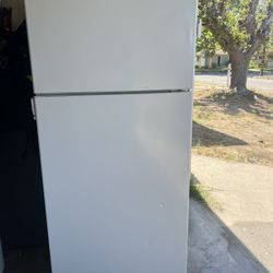 Frigidaire Fridge 