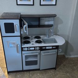 Play kitchen 