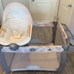 Deluxe Graco Pack n Play  Portable Crib, Bassinet, and Changing Table