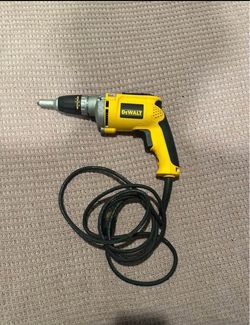 DEWALT 6.3 Amp Corded Variable Speed Reversible Drywall Screw Gun