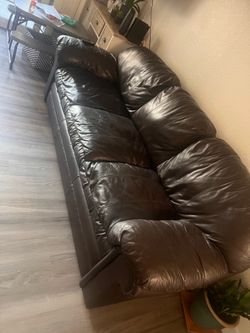 Good condition Brown leather couch in