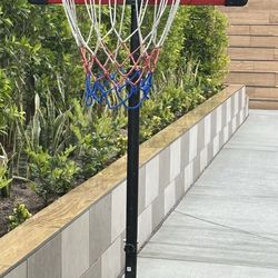 Excellent basketball hoop - Great Condition- $125
