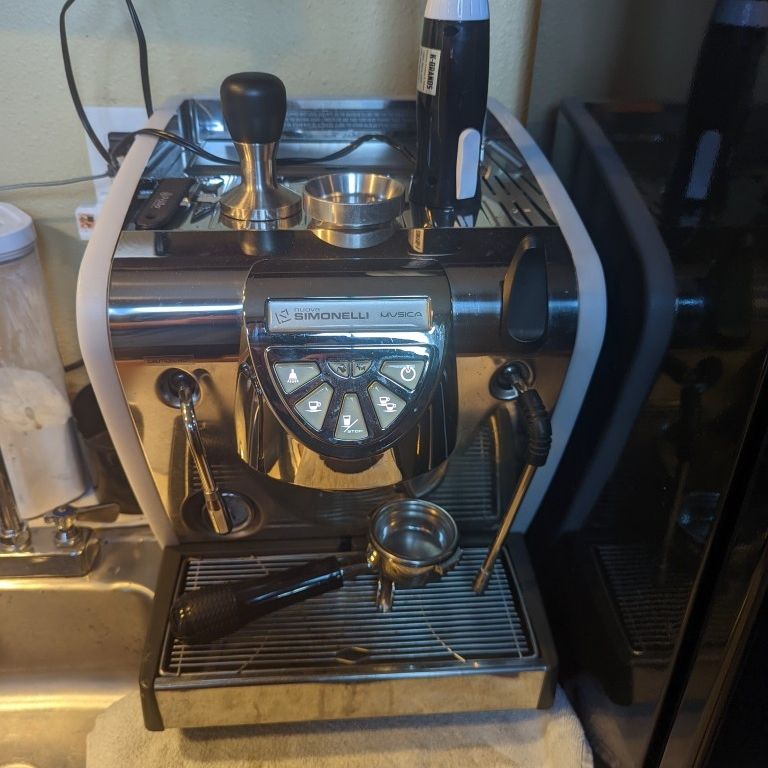 Museca Machine musica espresso machine for Sale in Renton, WA - OfferUp