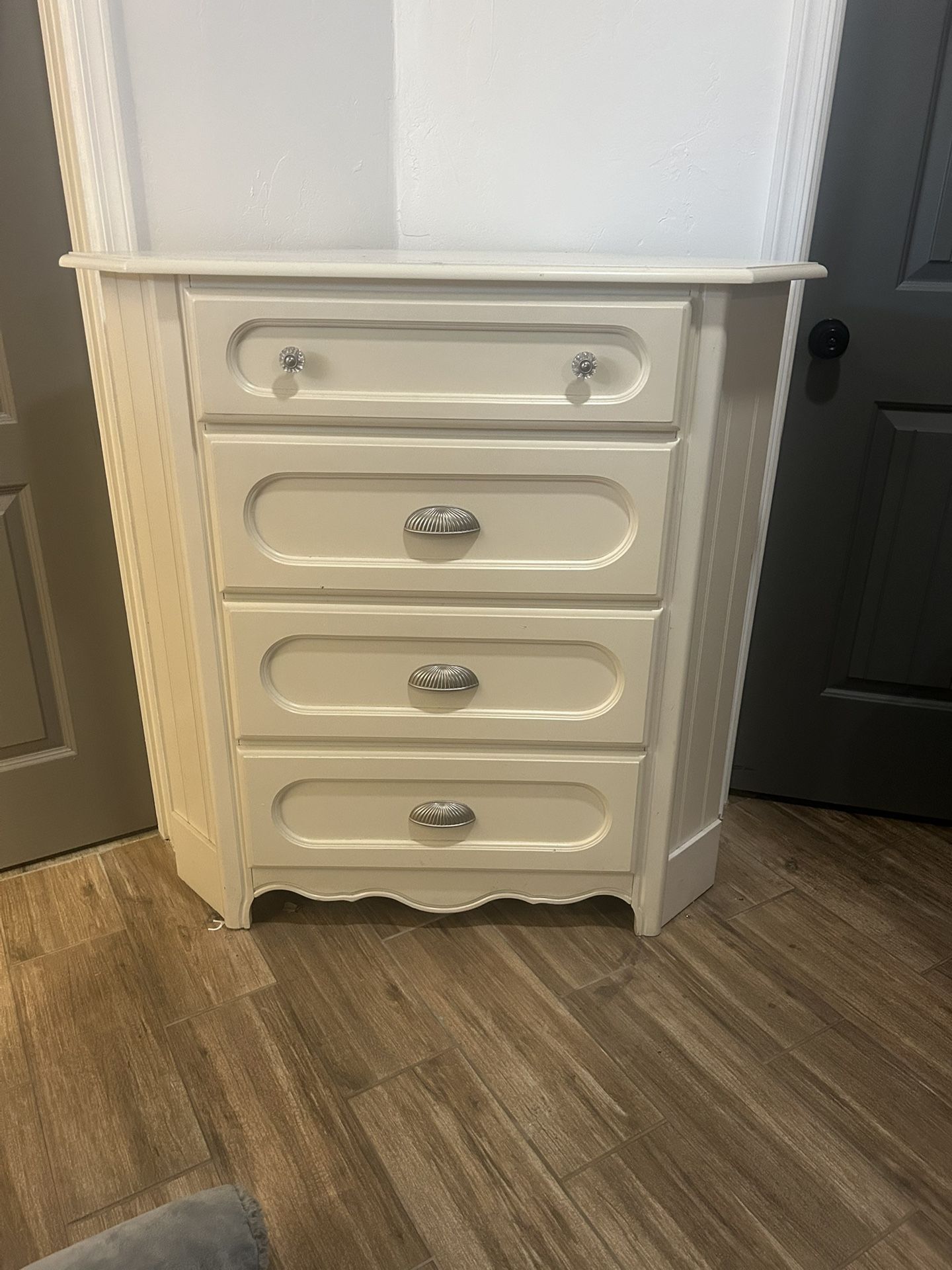 Corner Dresser - www.joarbit.com Corner Dresser - www.joarbit.com