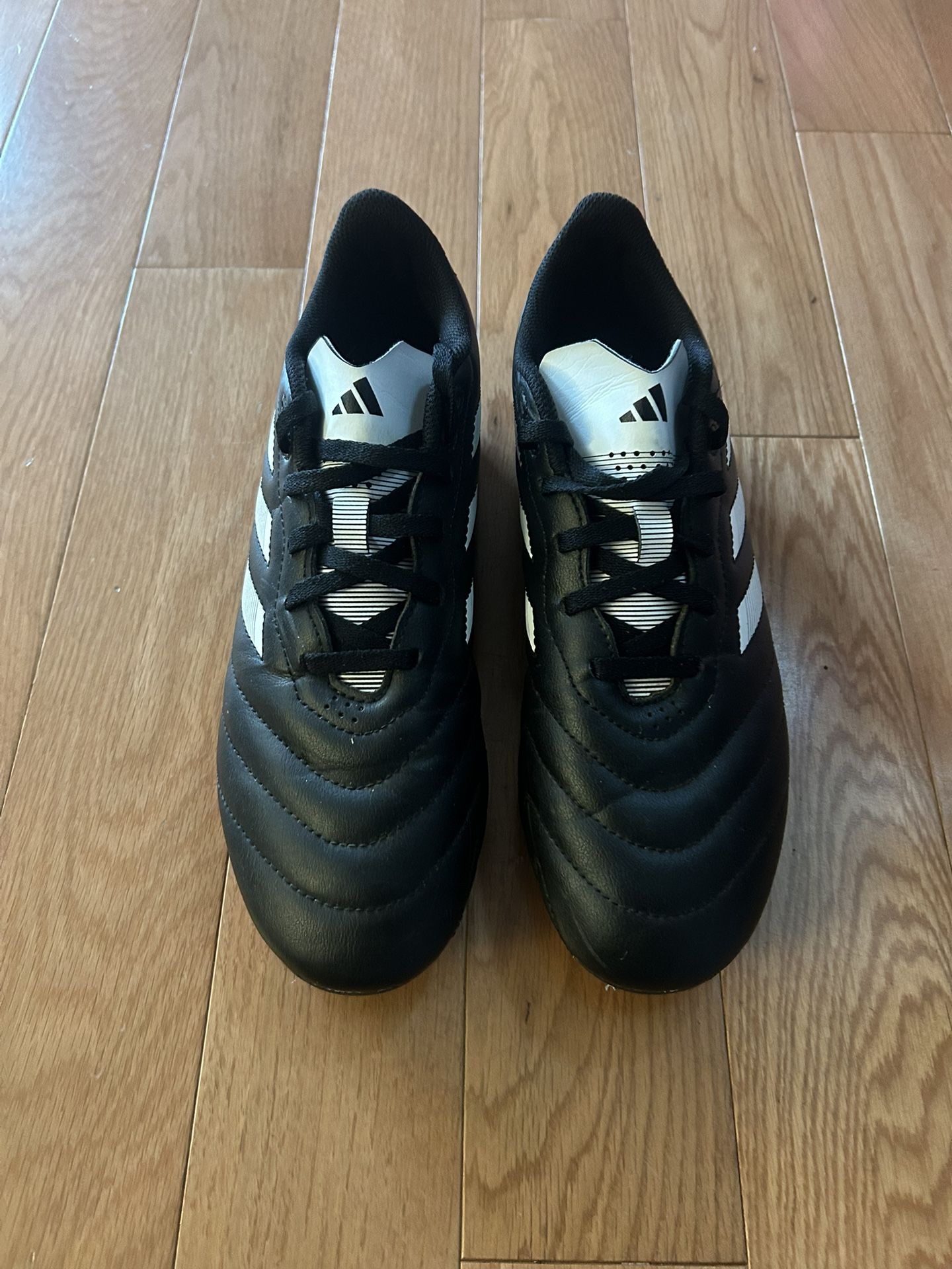 Adidas Soccer Cleats Woman’s 8-1/2, Men’s 7-1/2, 40-2/3EU Like New