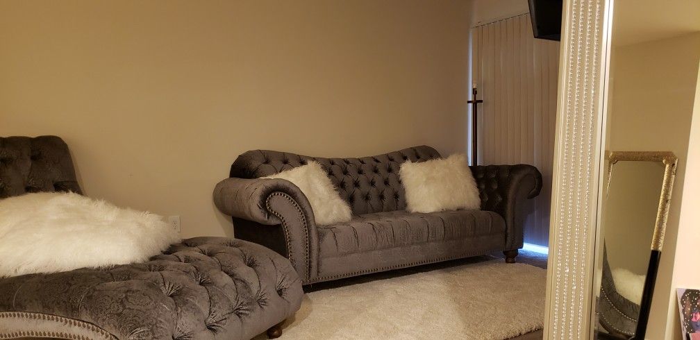 Beautiful Gray Sofa & Chaise