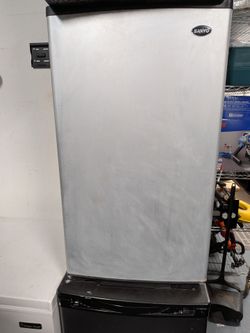 Sanyo Mini Fridge