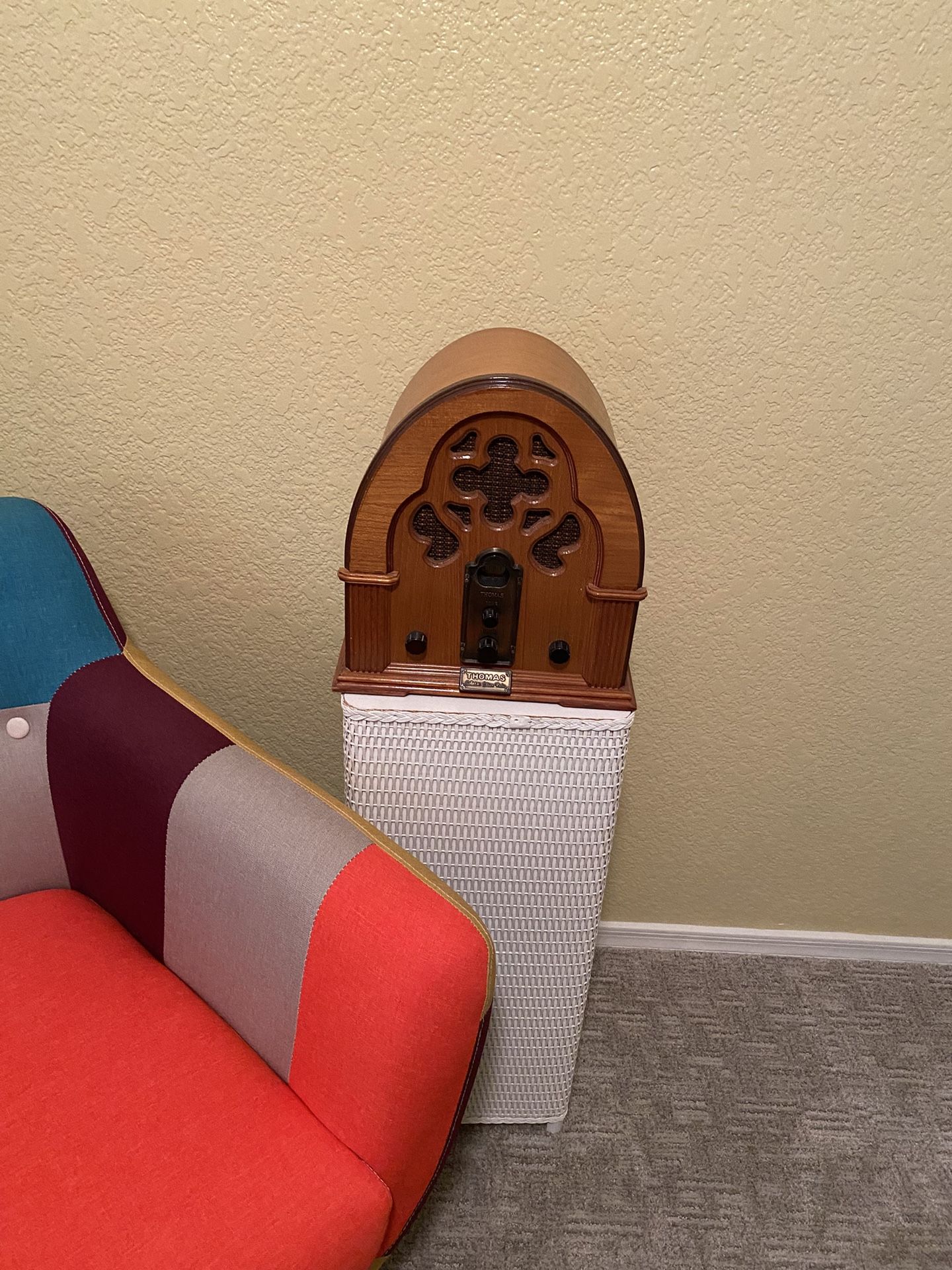 Vintage Replica Thomas “Old Time” Radio