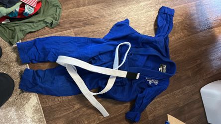 Venum karate uniform size C1. See pictures for sizing