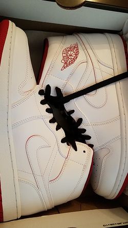 AIR JORDAN 1 MID SIZE 9, BRAND NEW NEVER WORN. $100.00